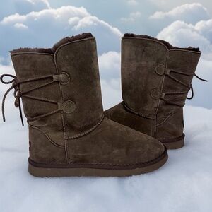 Lamo short boots. Size 10